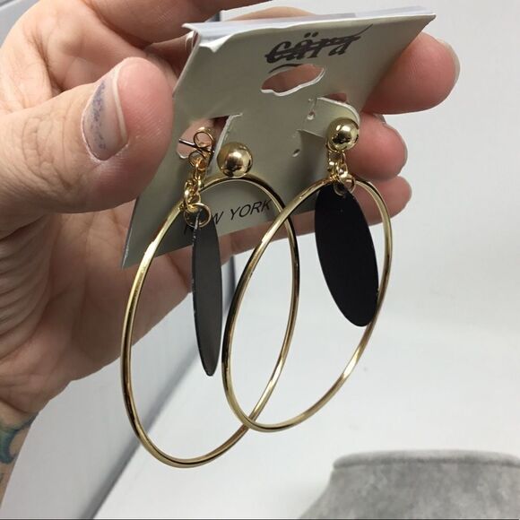 Cara Acrylic Disc in Circle Drop Earrings (G1) - Picture 6 of 8